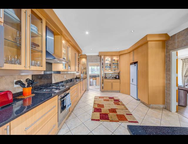 4 BEDROOM FREEHOLD FOR SALE IN RUIMSIG